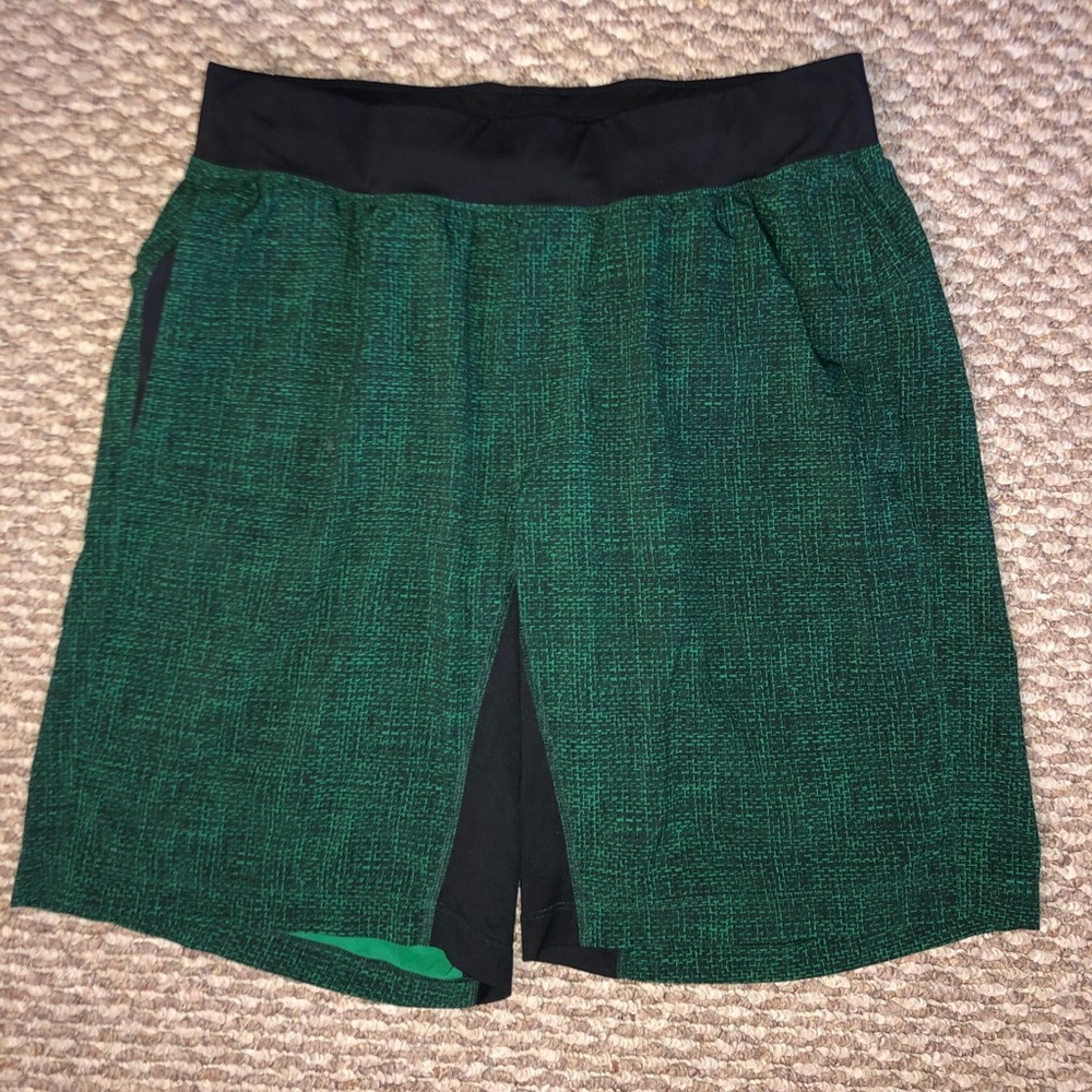 Lululemon Mens Short Linerless Green Black/Large